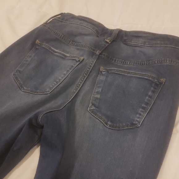 Universal Thread - Picture 3 of 3